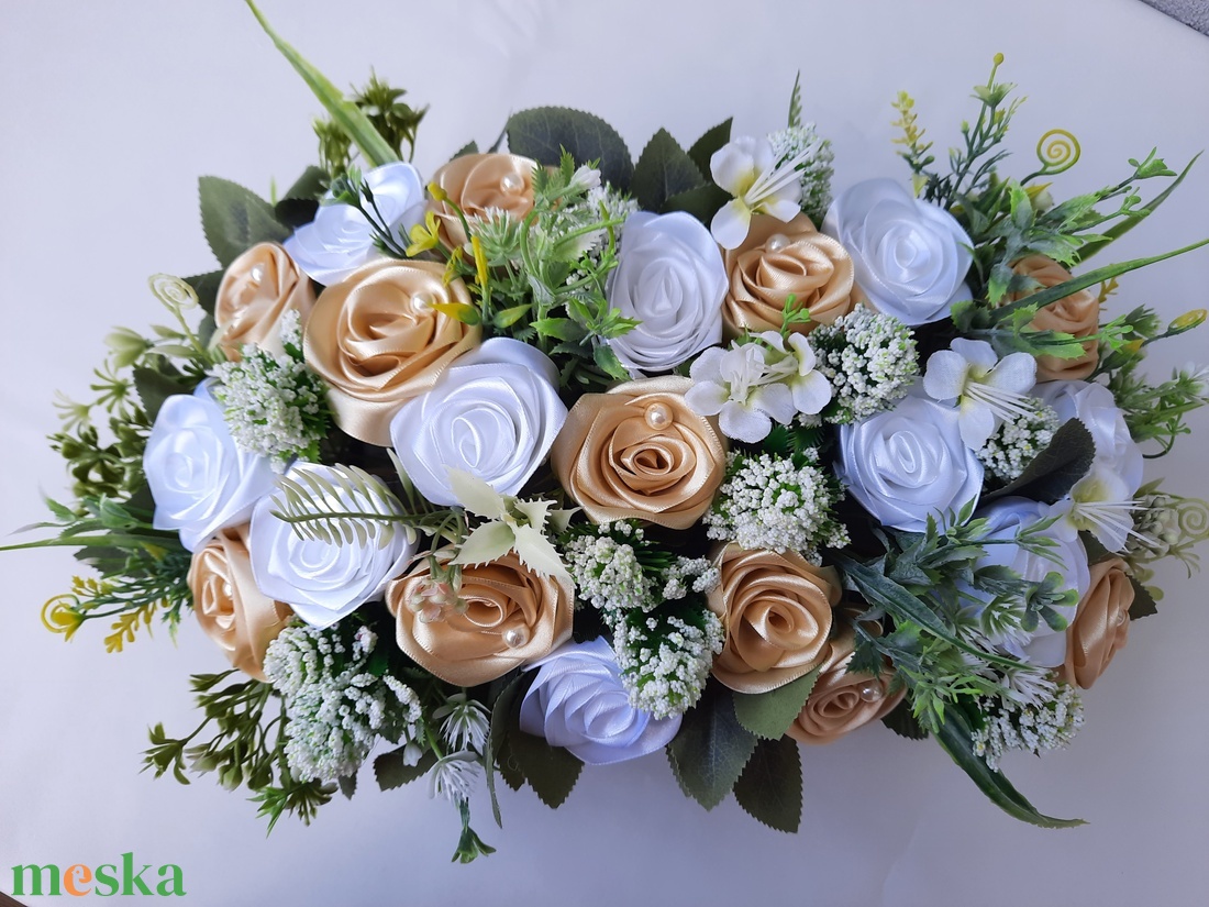 Arany-fehér esküvői asztaldísz - esküvő - dekoráció - asztaldísz - Meska.hu