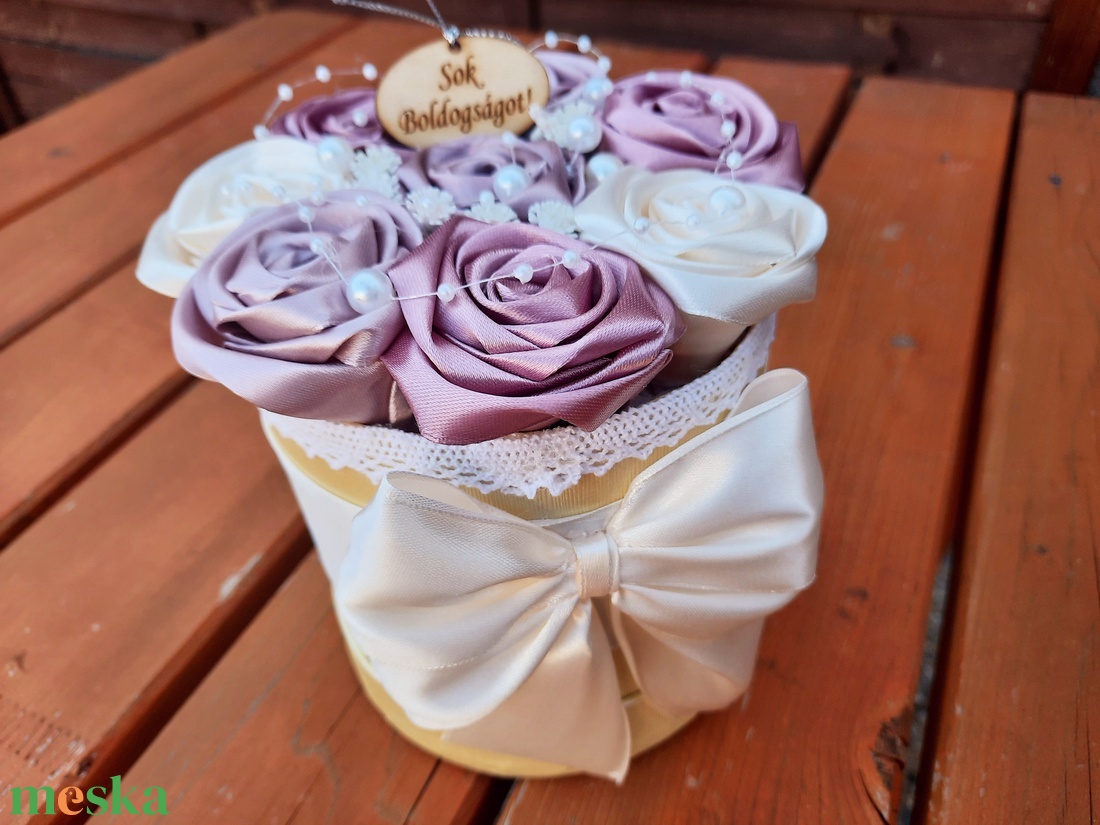 Pénzátadó doboz szaténvirággal díszítve ,mályva ,rose gold,ekrü színű - esküvő - emlék & ajándék - szülőköszöntő ajándék - Meska.hu Pénzátadó doboz szaténvirággal díszítve ,mályva ,rose gold,ekrü színű - esküvő - emlék & ajándék - szülőköszöntő ajándék - Meska.hu