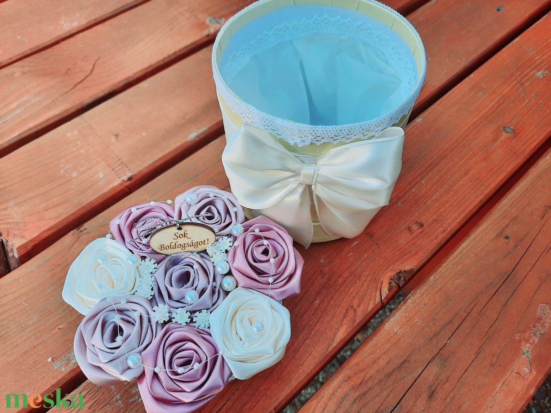 Pénzátadó doboz szaténvirággal díszítve ,mályva ,rose gold,ekrü színű  - esküvő - emlék & ajándék - szülőköszöntő ajándék - Meska.hu