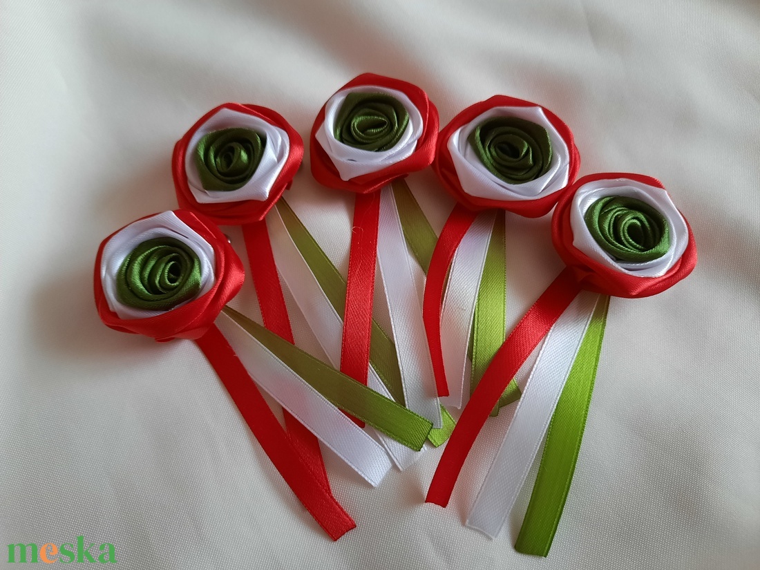 Nemzeti színű kitűző/5db/ - ékszer - kitűző és bross - Meska.hu