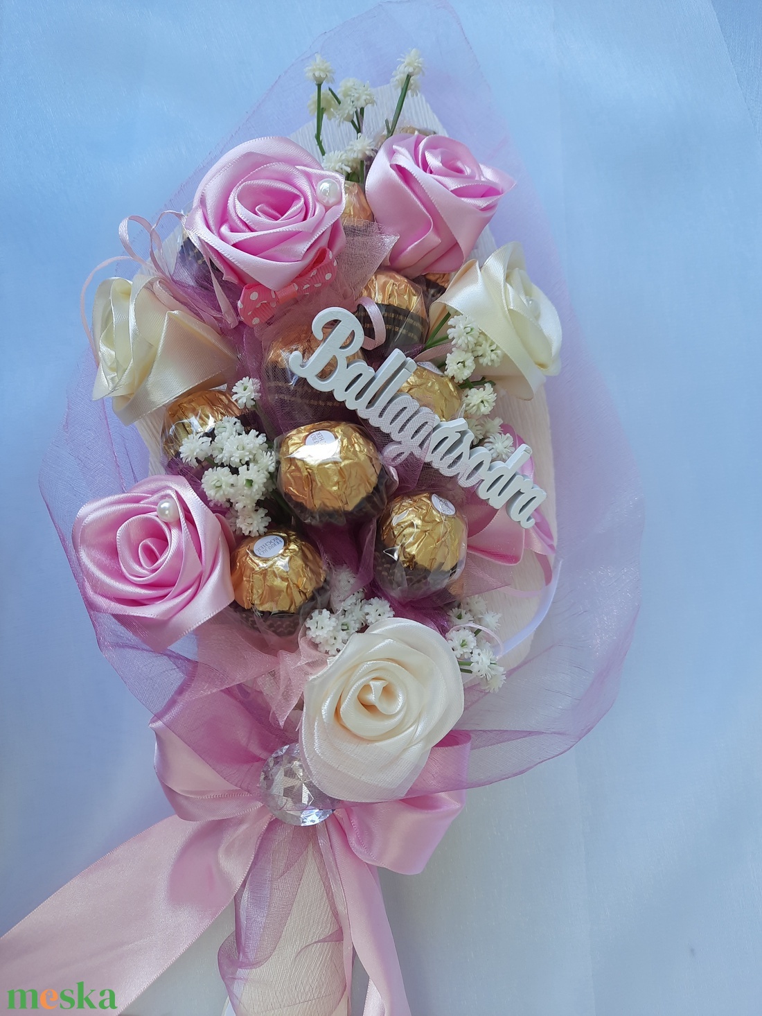 Rocher csokor,kézi készítésű szaténrózsákkal elegáns ,egyedi,különleges - otthon & életmód - dekoráció - Meska.hu