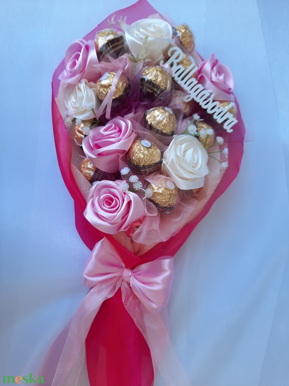 Rocher csokor,kézi készítésű szaténrózsákkal elegáns ,egyedi,különleges - otthon & életmód - dekoráció - Meska.hu