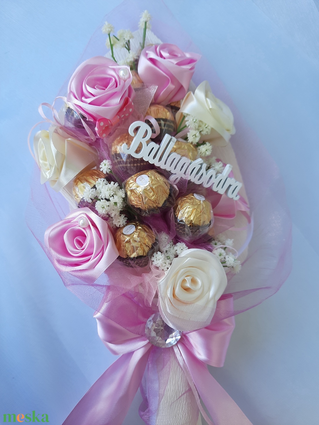 Rocher csokor,kézi készítésű szaténrózsákkal elegáns ,egyedi,különleges - otthon & életmód - dekoráció - Meska.hu