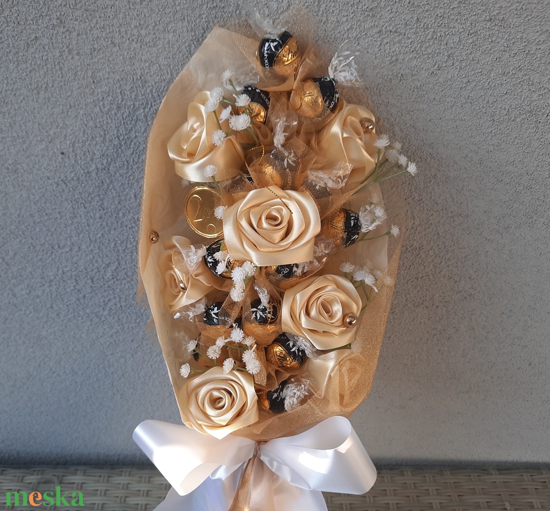 Ballagásra Lindt csokicsokor,kézi készítésű szaténrózsákkal elegáns ,egyedi,különleges - otthon & életmód - dekoráció - Meska.hu