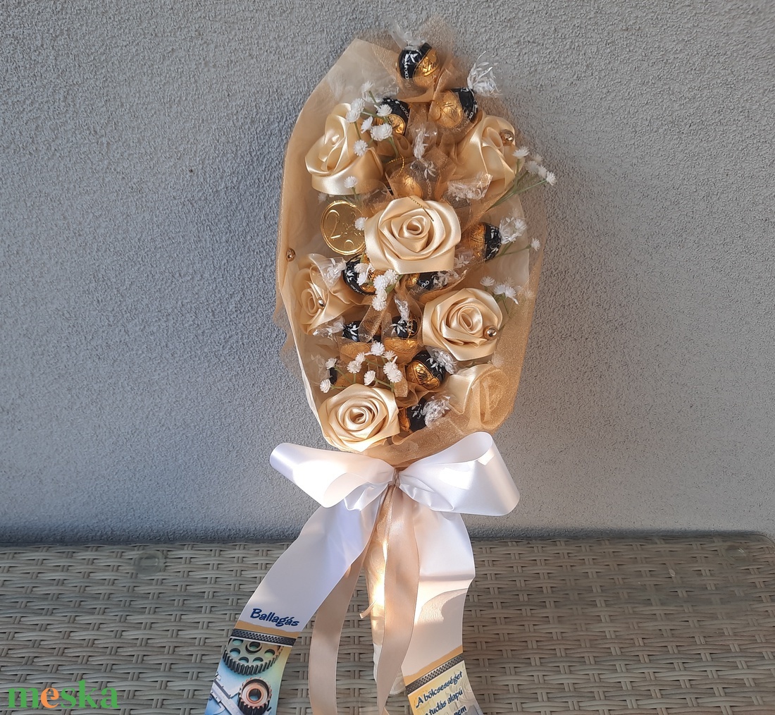 Ballagásra Lindt csokicsokor,kézi készítésű szaténrózsákkal elegáns ,egyedi,különleges - otthon & életmód - dekoráció - Meska.hu