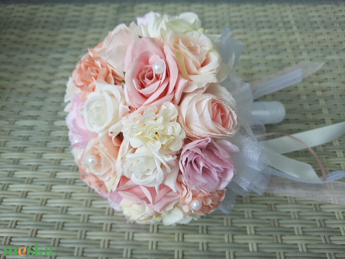 Esküvői örökcsokor szett:Menyasszonyi csokor,dobócsokor, asztaldísz, kitűző  - esküvő - menyasszonyi- és dobócsokor - Meska.hu