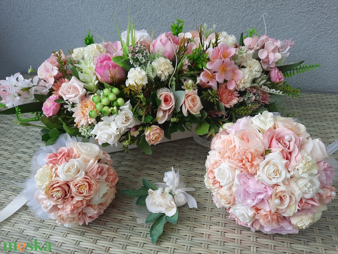 Esküvői örökcsokor szett:Menyasszonyi csokor,dobócsokor, asztaldísz, kitűző  - esküvő - menyasszonyi- és dobócsokor - Meska.hu