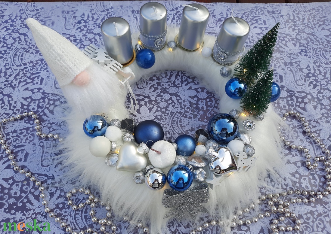 Adventi koszorú világító ledsor, szőrmés, fehér,ezüst ,kék színű - karácsony - adventi díszek - adventi koszorú - Meska.hu Adventi koszorú világító ledsor, szőrmés, fehér,ezüst ,kék színű - karácsony - adventi díszek - adventi koszorú - Meska.hu