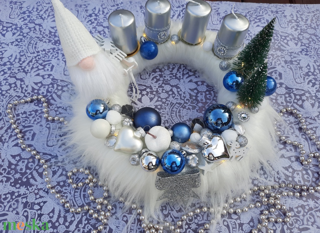 Adventi koszorú világító ledsor, szőrmés, fehér,ezüst ,kék színű - karácsony - adventi díszek - adventi koszorú - Meska.hu Adventi koszorú világító ledsor, szőrmés, fehér,ezüst ,kék színű - karácsony - adventi díszek - adventi koszorú - Meska.hu