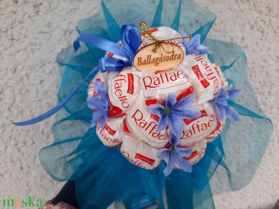 Raffaello csokor ballagásra  - otthon & életmód - virágdekoráció - virágok - virágcsokor - Meska.hu