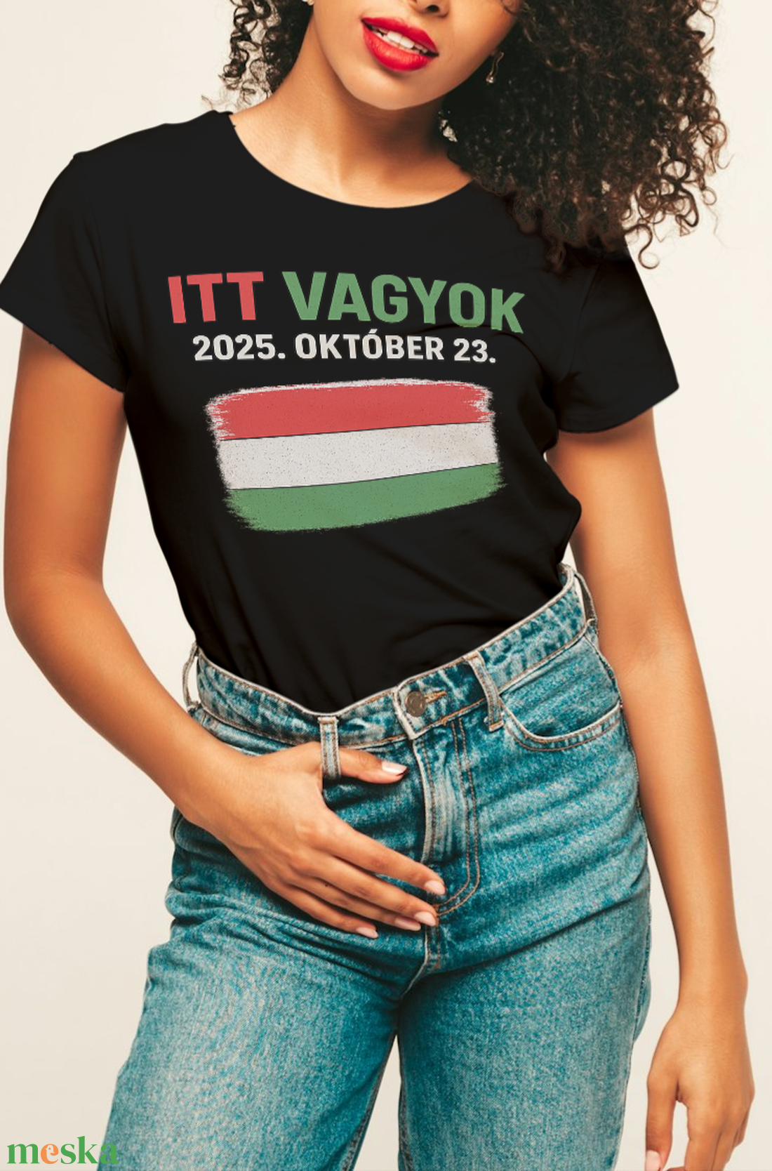 Itt vagyok póló női - ruha & divat - női ruha - póló, felső - Meska.hu Itt vagyok póló női - ruha & divat - női ruha - póló, felső - Meska.hu