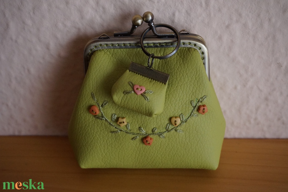 Zöld hímzett pénztárca / ajándékkal/ - táska & tok - pénztárca & más tok - pénztárca - Meska.hu