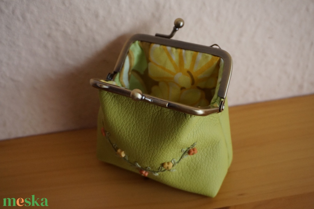 Zöld hímzett pénztárca / ajándékkal/ - táska & tok - pénztárca & más tok - pénztárca - Meska.hu