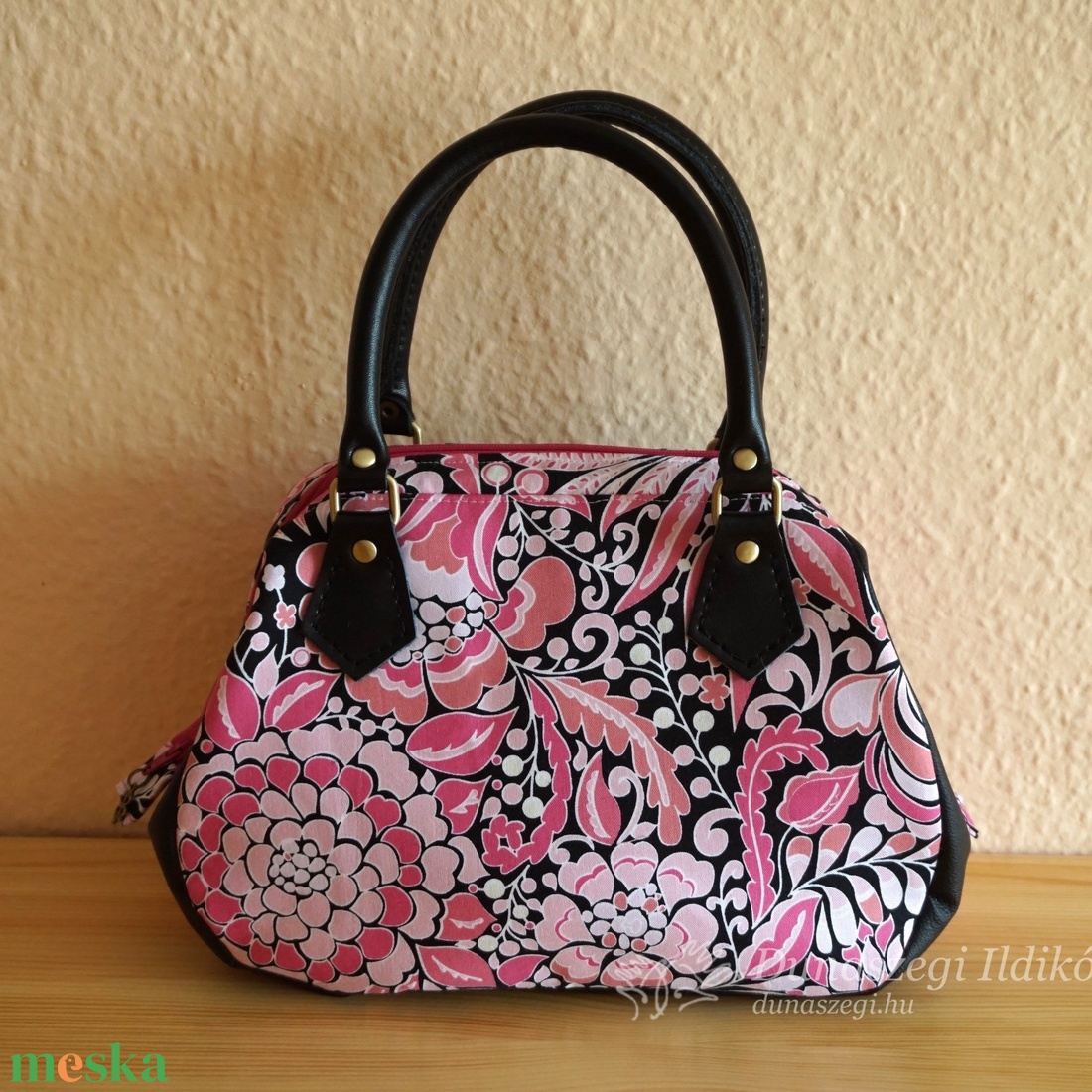 Fekete-rózsaszín nőcis felemás táska  - táska & tok - kézitáska & válltáska - kézitáska - Meska.hu