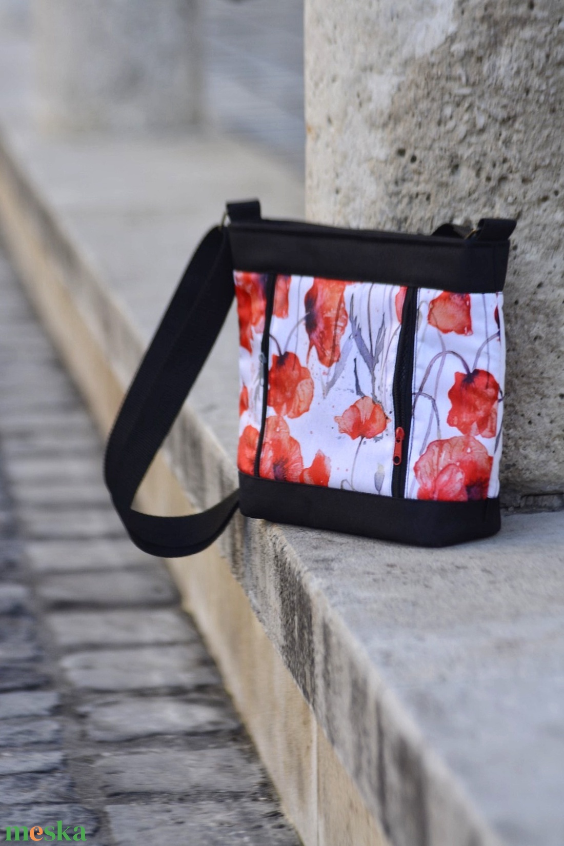 Pipacsos válltáska - táska & tok - kézitáska & válltáska - vállon átvethető táska - Meska.hu