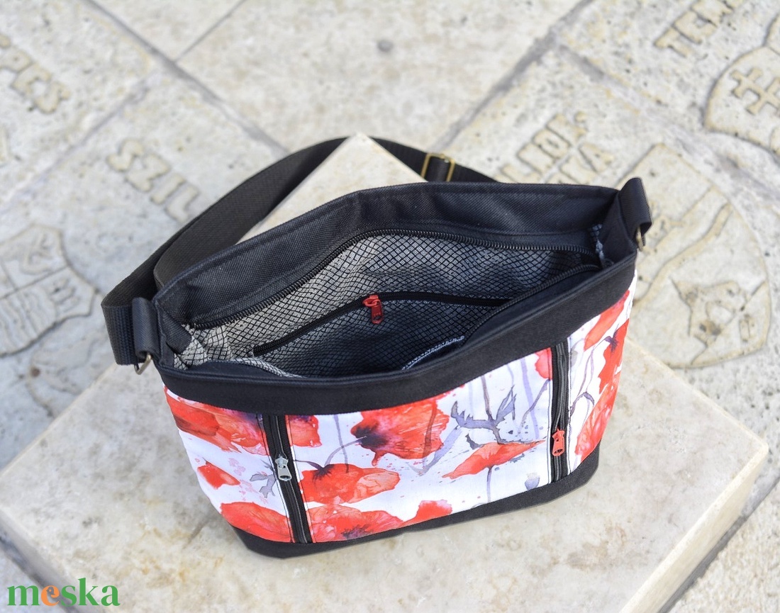 Pipacsos válltáska - táska & tok - kézitáska & válltáska - vállon átvethető táska - Meska.hu