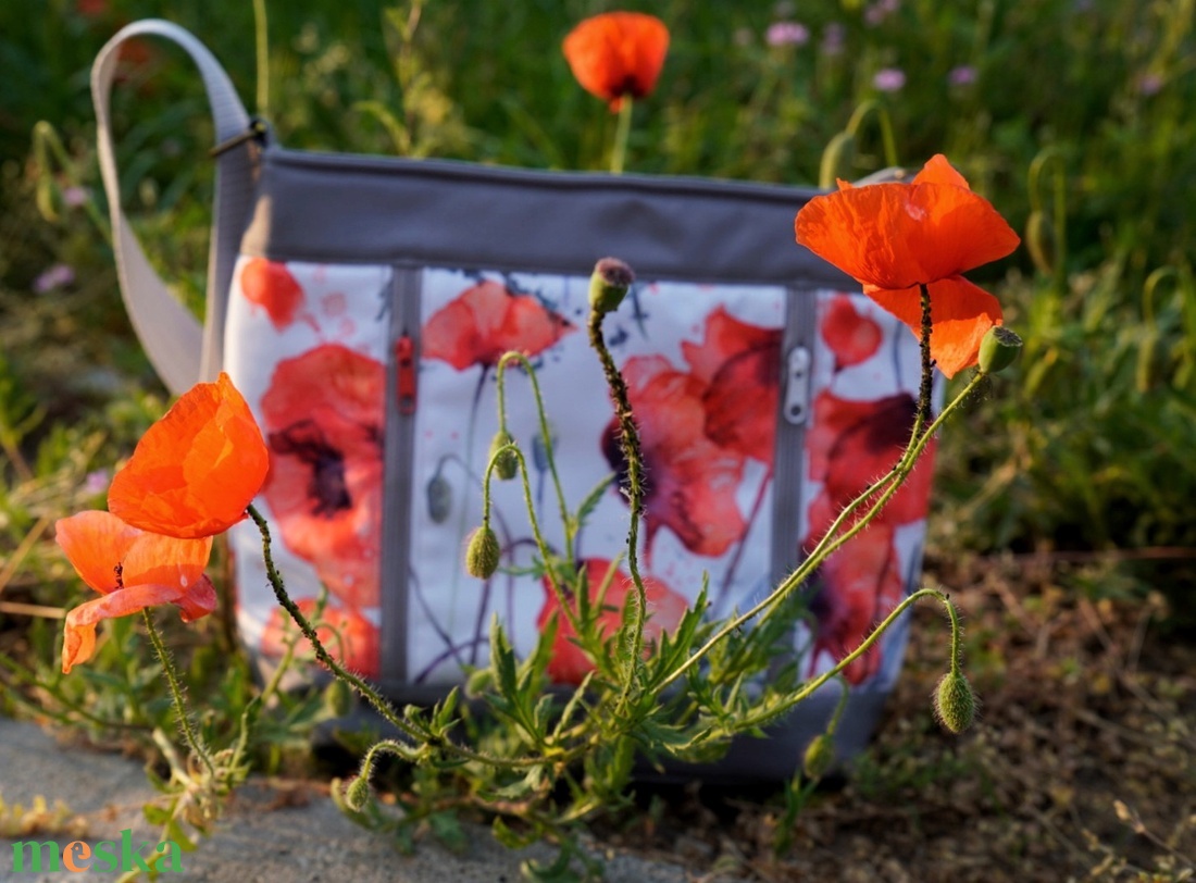 Pipacsos válltáska - táska & tok - kézitáska & válltáska - vállon átvethető táska - Meska.hu