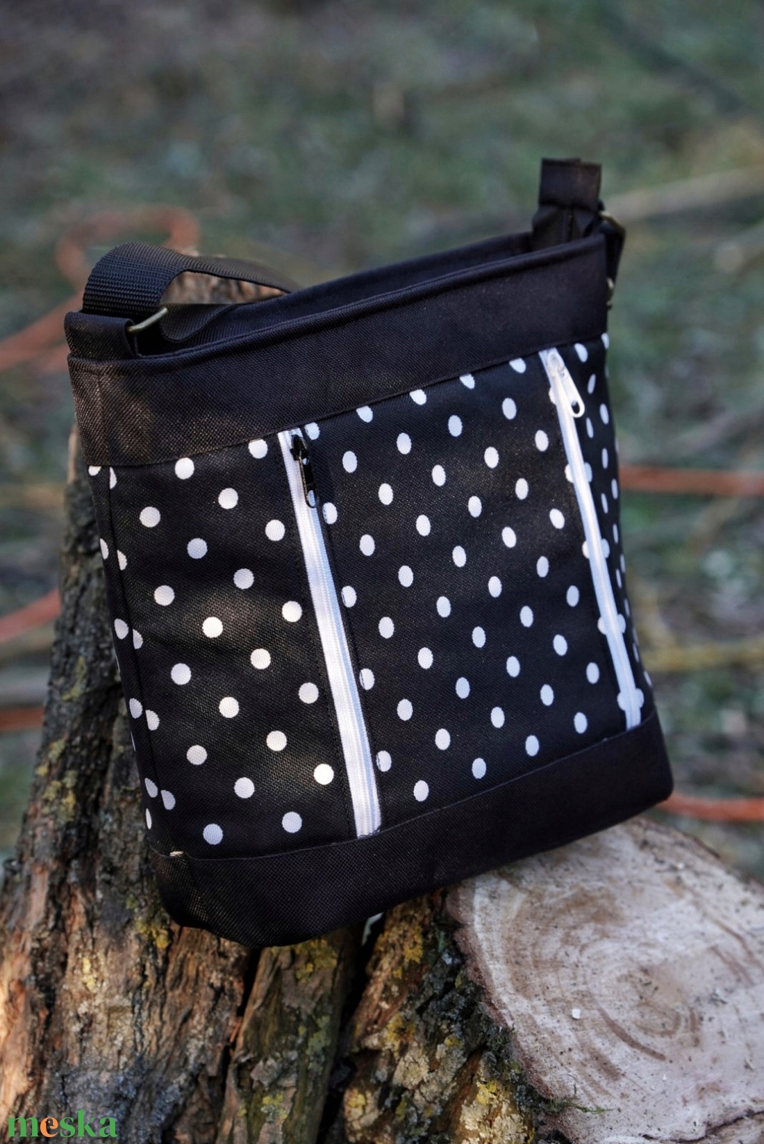 Pöttyös válltáska - táska & tok - kézitáska & válltáska - vállon átvethető táska - Meska.hu