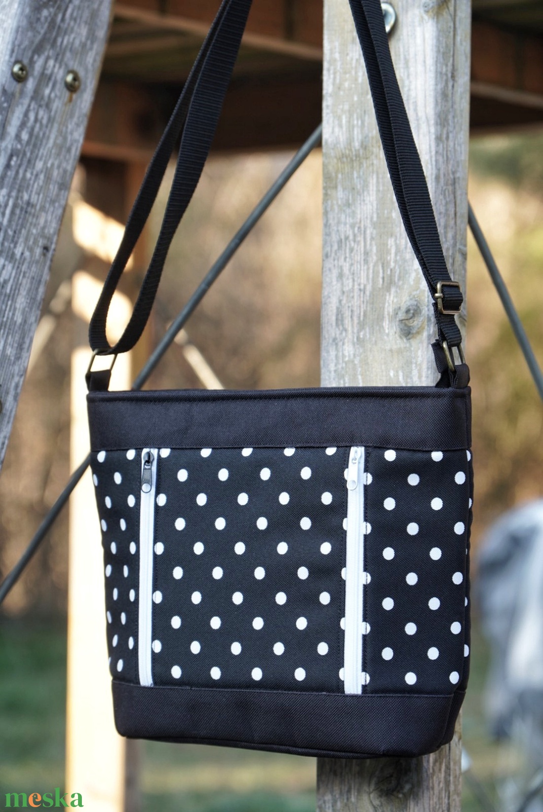 Pöttyös válltáska - táska & tok - kézitáska & válltáska - vállon átvethető táska - Meska.hu