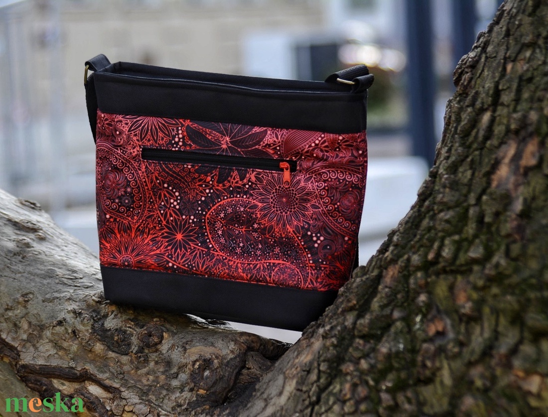 Piros mintás válltáska - táska & tok - kézitáska & válltáska - vállon átvethető táska - Meska.hu