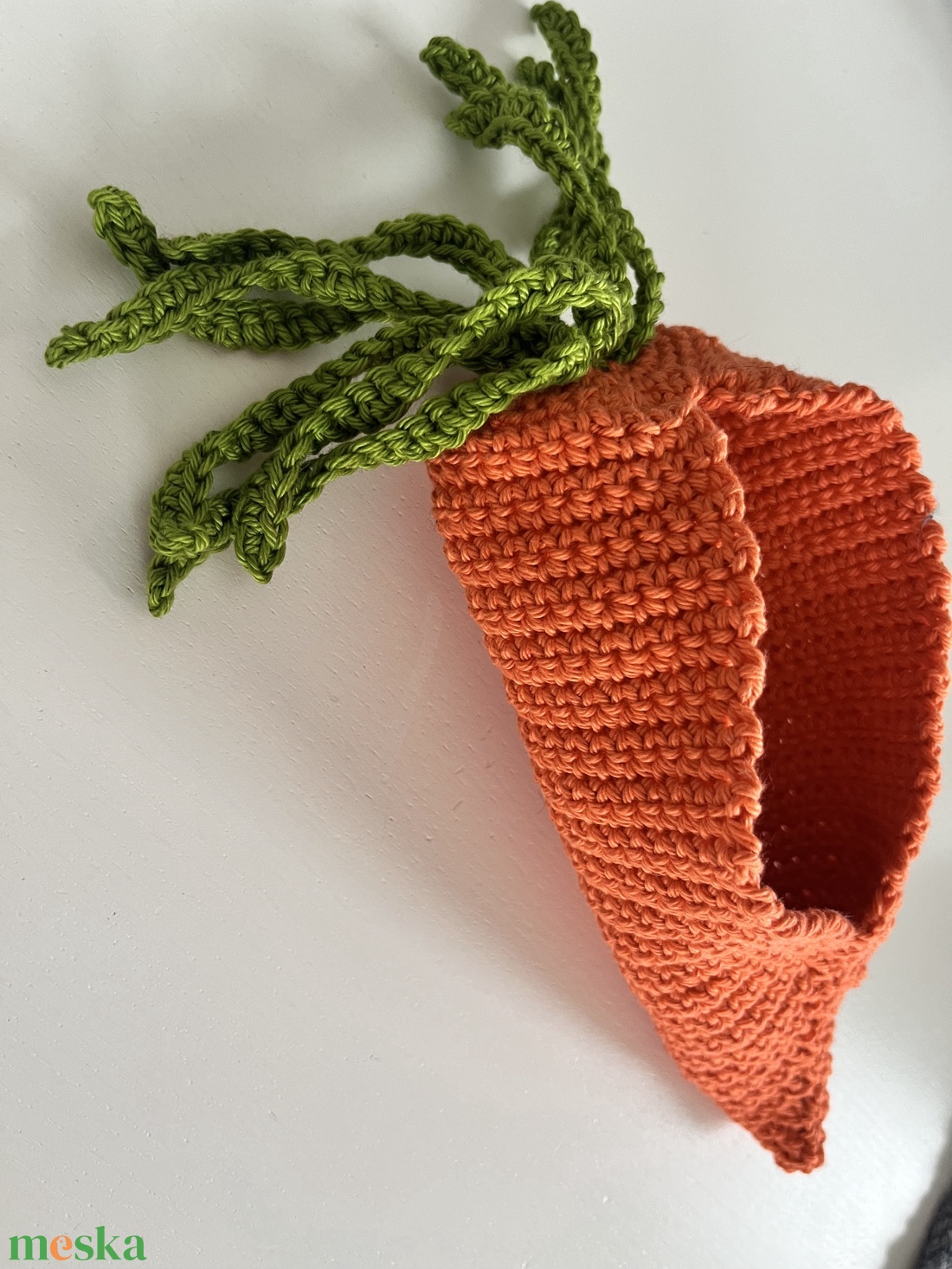 Horgolt nyuszi répa hálózsákban - játék & sport - plüssállat & játékfigura - nyuszi - Meska.hu