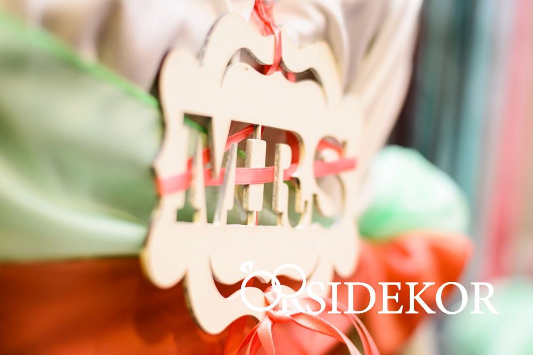 Mr & Mrs táblácska  - esküvő - dekoráció - helyszíni dekor - Meska.hu