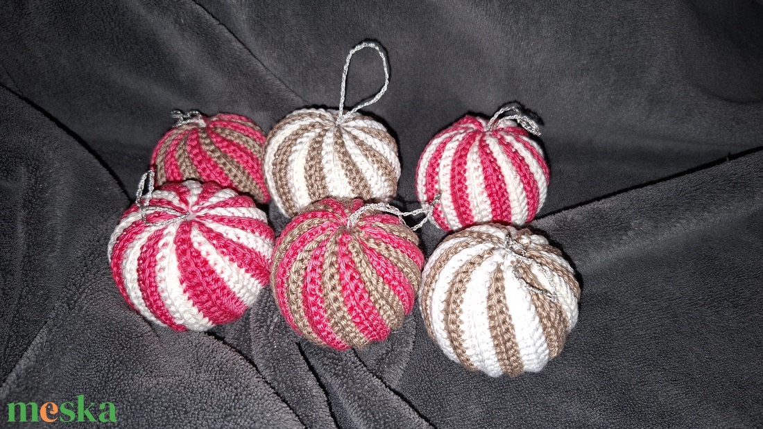 Kézzel horgolt karácsonyi gömb - karácsony - karácsonyi lakásdekoráció - karácsonyfadíszek - Meska.hu