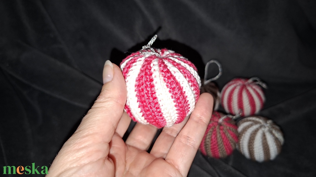 Kézzel horgolt karácsonyi gömb - karácsony - karácsonyi lakásdekoráció - karácsonyfadíszek - Meska.hu
