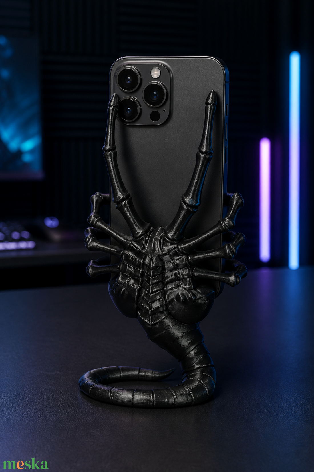 Alien facehugger telefontartó - otthon & életmód - tárolás & rendszerezés - asztali telefontartó - Meska.hu