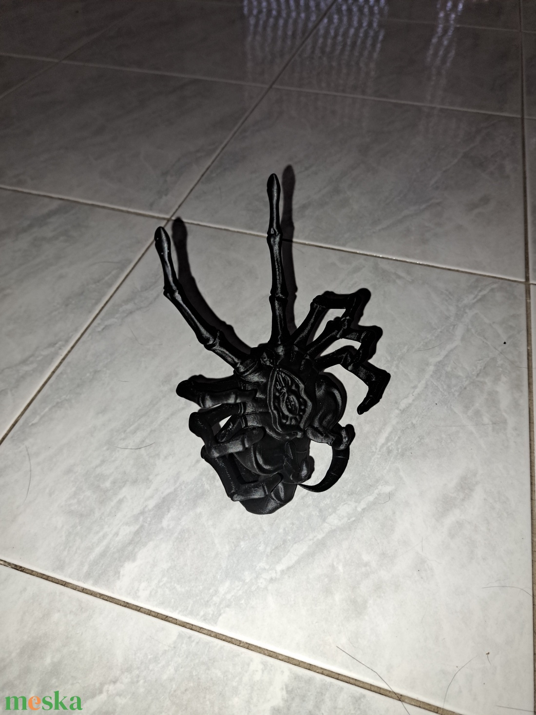 Alien facehugger telefontartó - otthon & életmód - tárolás & rendszerezés - asztali telefontartó - Meska.hu