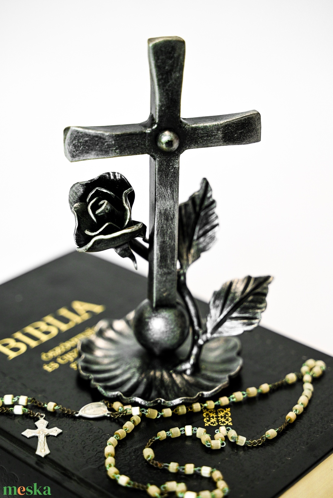 Rózsás feszület - ezüst - otthon & életmód - vallás - temetkezési tárgy - sírdísz, kegyeleti dísz - Meska.hu