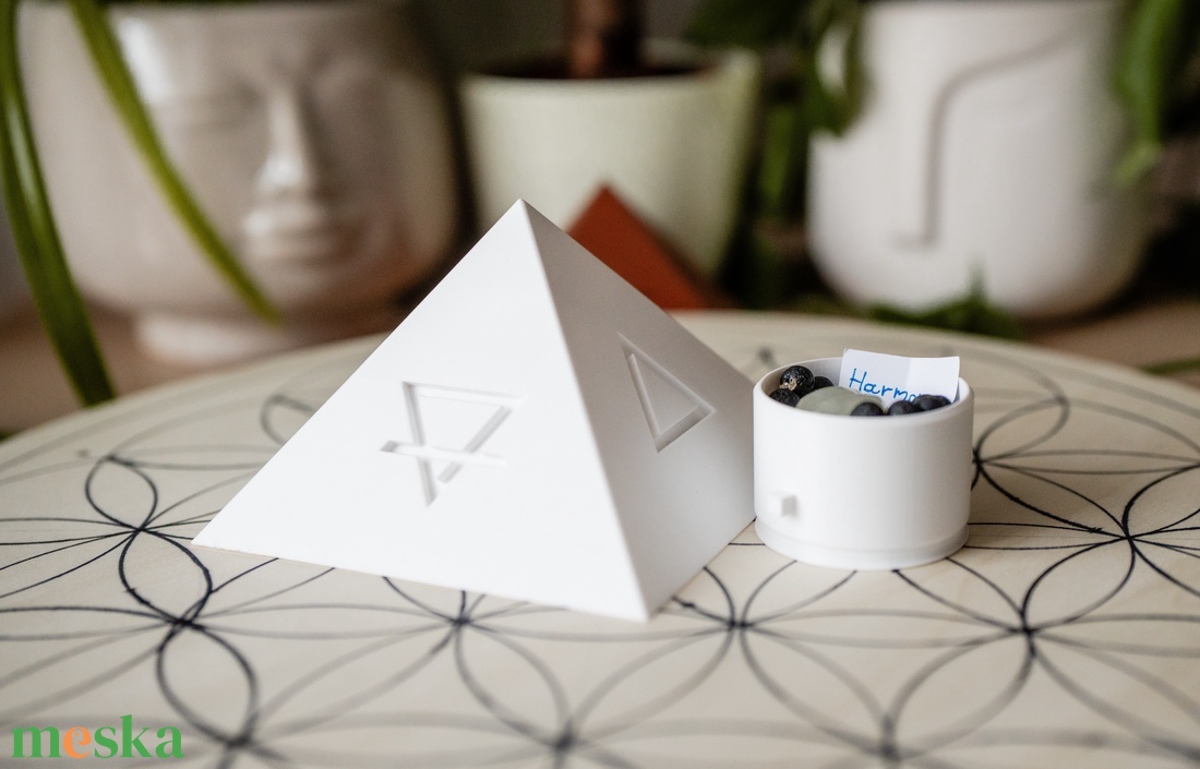 Harmonizáló piramis  4 őselem piramis - otthon & életmód - dekoráció - spiritualitás - orgonit piramis - Meska.hu