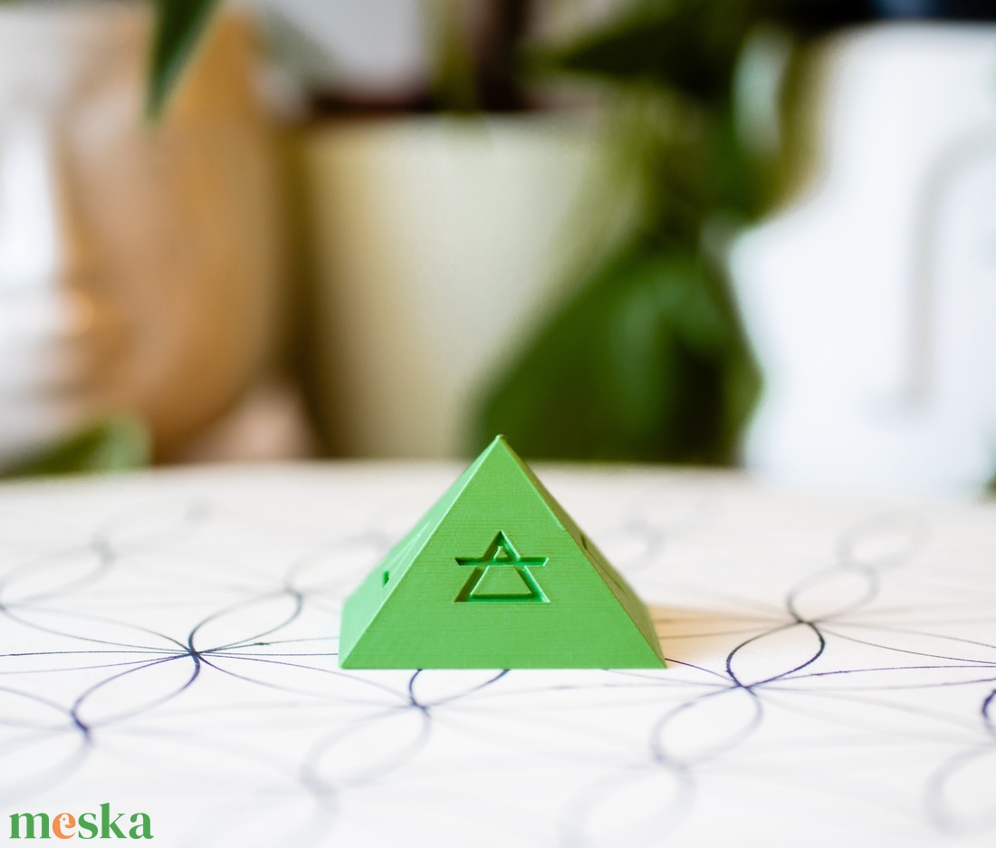 Harmonizáló piramis mini LEVEGŐ - 4 őselem piramis mini LEVEGŐ - otthon & életmód - dekoráció - spiritualitás - orgonit piramis - Meska.hu