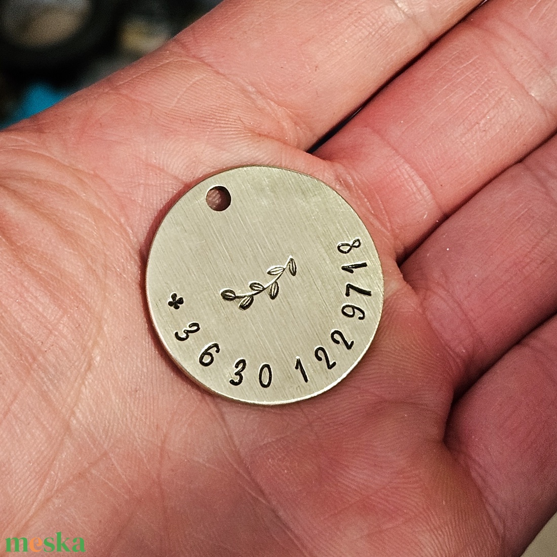 Kézzel készült sárgaréz kutyabiléta  � Vadösvény    (30mm) - otthon & életmód - kisállatoknak - kutyáknak - kutya biléta - Meska.hu