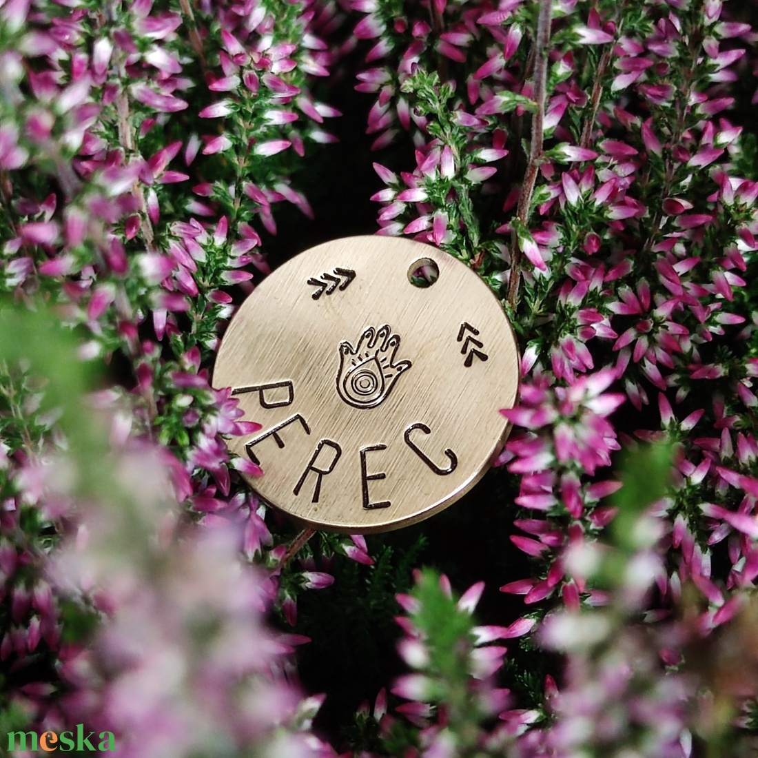 Kézzel kalapált sárgaréz kutyabiléta  �  Hamsa Keze    (30mm) - otthon & életmód - kisállatoknak - kutyáknak - kutya biléta - Meska.hu