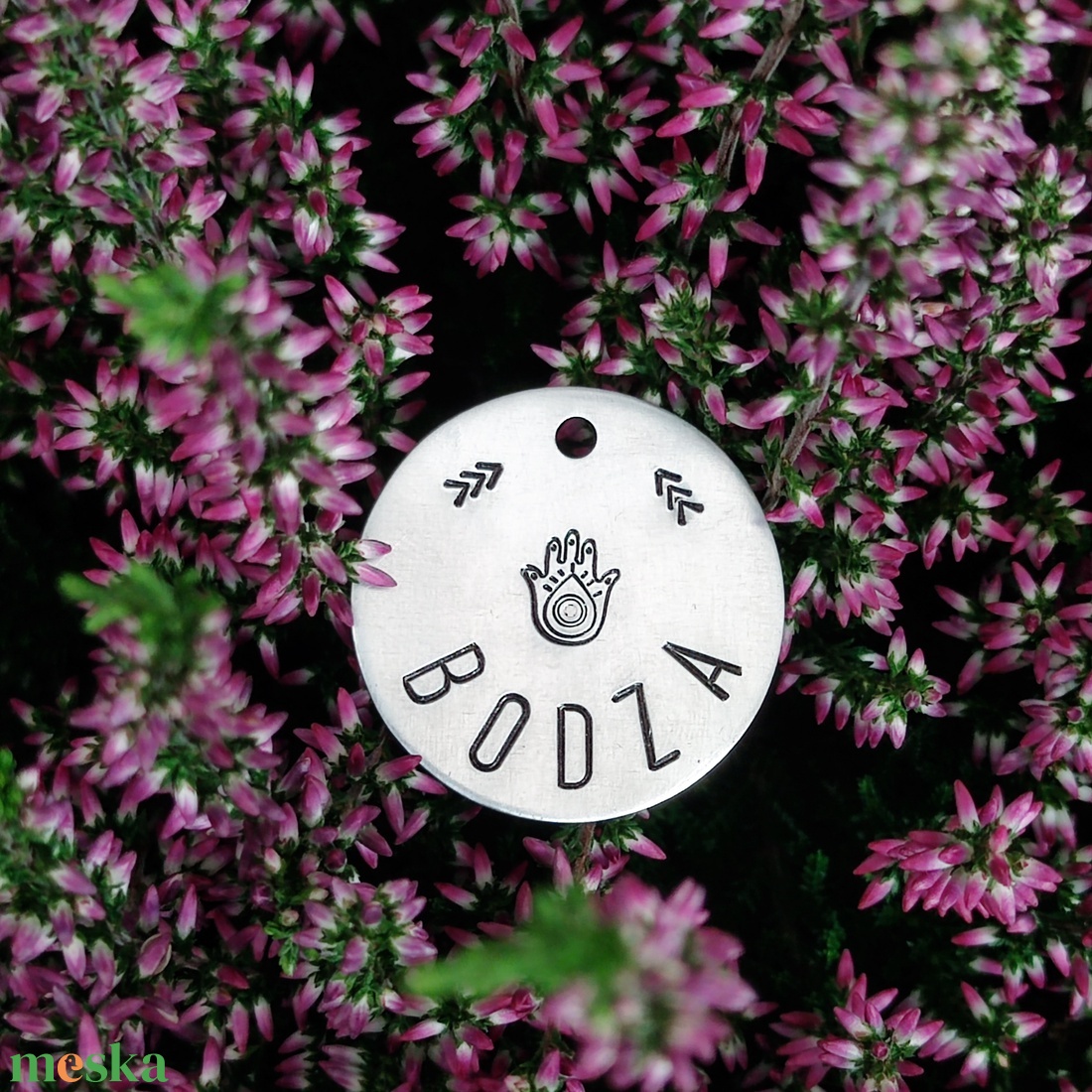 Kézzel készült alumínium kutyabiléta  � Hamsa Keze (32mm) - otthon & életmód - kisállatoknak - kutyáknak - kutya biléta - Meska.hu