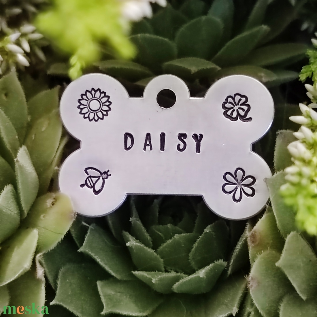 Kézzel kalapált alumínium kutyabiléta � DAISY (38mm x 25mm) - otthon & életmód - kisállatoknak - kutyáknak - kutya biléta - Meska.hu