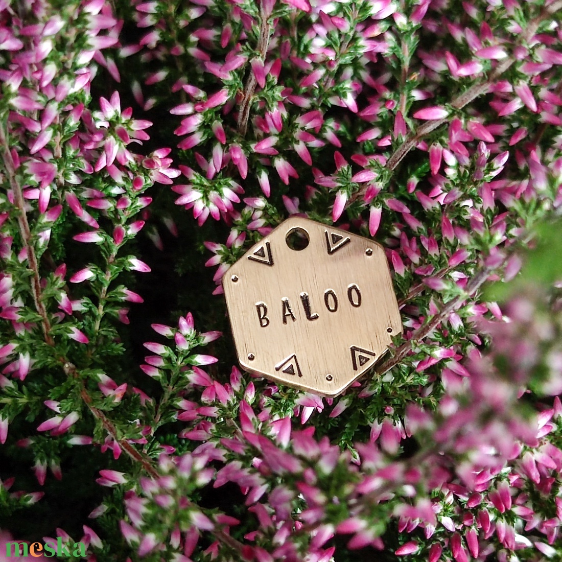 HEX MINI � Kézzel kalapált sárgaréz kutyabiléta (25 � 21 mm) - otthon & életmód - kisállatoknak - kutyáknak - kutya biléta - Meska.hu