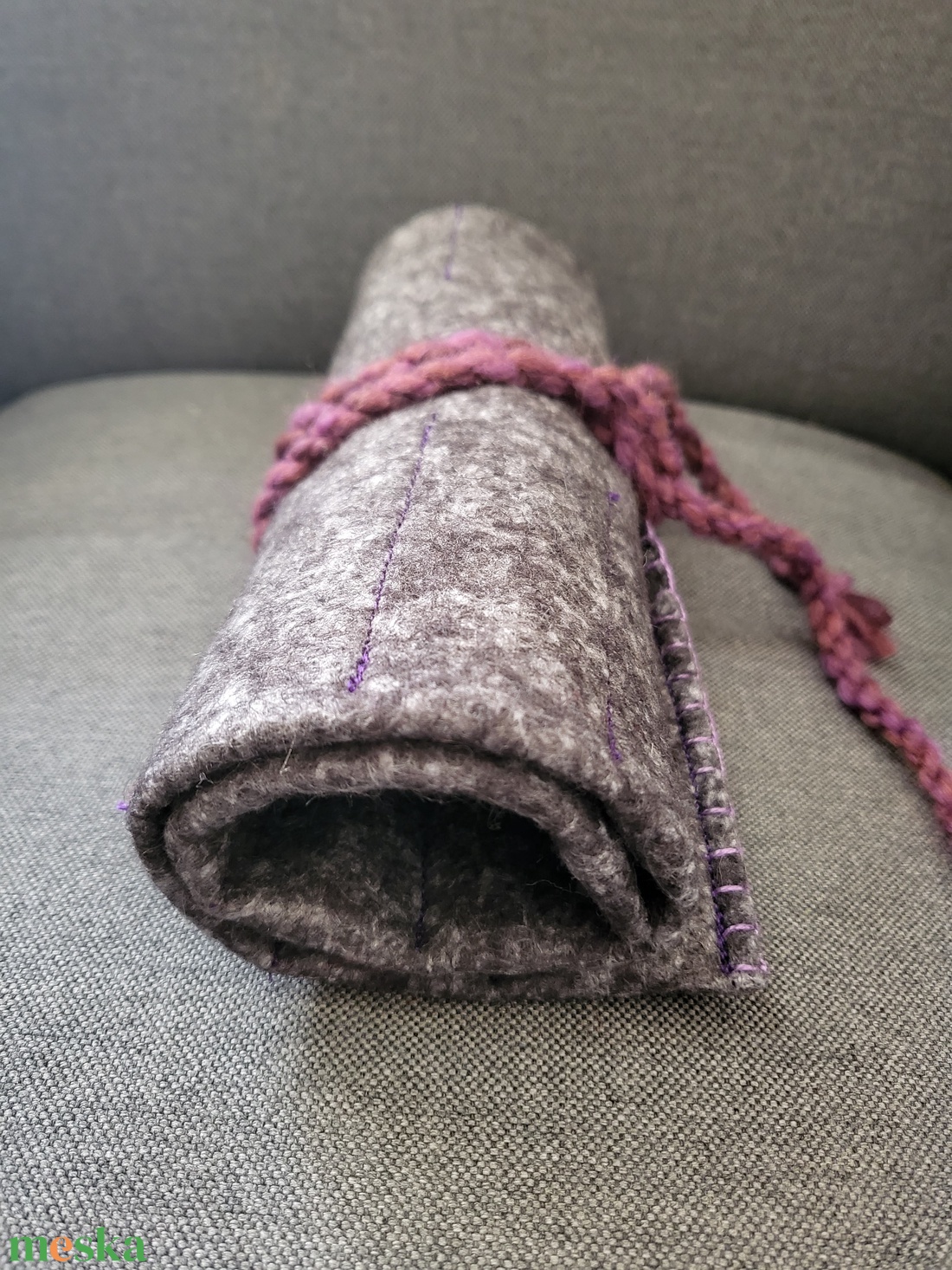 Krétatartó szürke-lila - otthon & életmód - papír, írószer - tolltartó & ceruzatekercs - Meska.hu