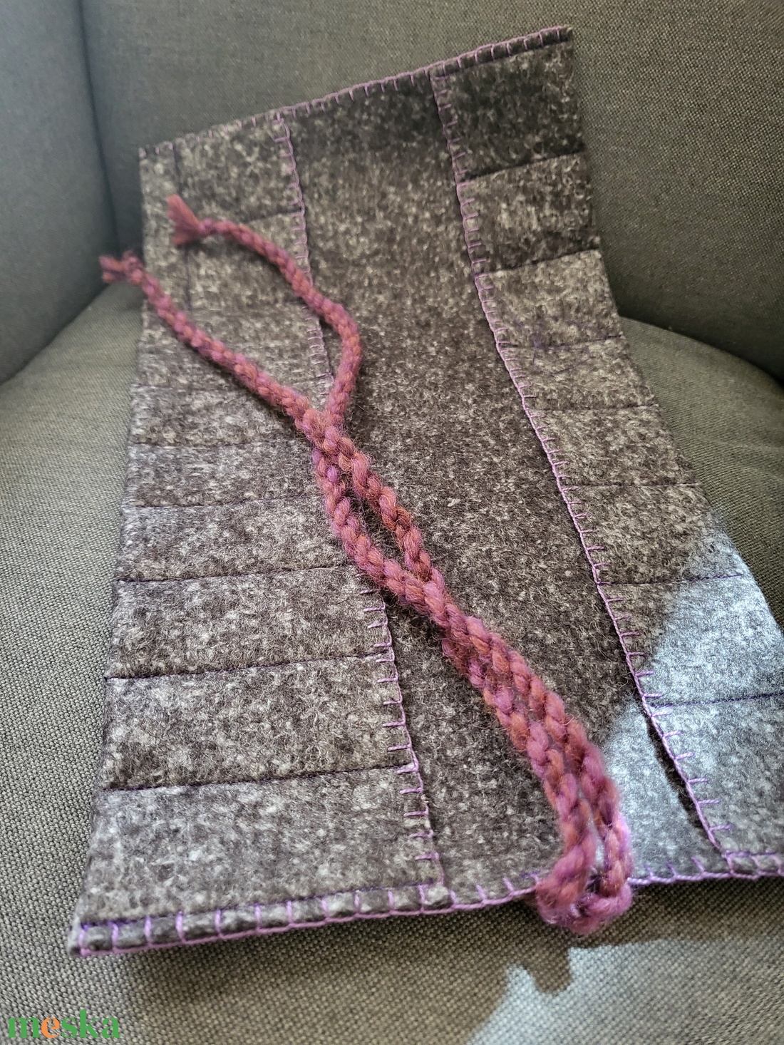 Krétatartó szürke-lila - otthon & életmód - papír, írószer - tolltartó & ceruzatekercs - Meska.hu