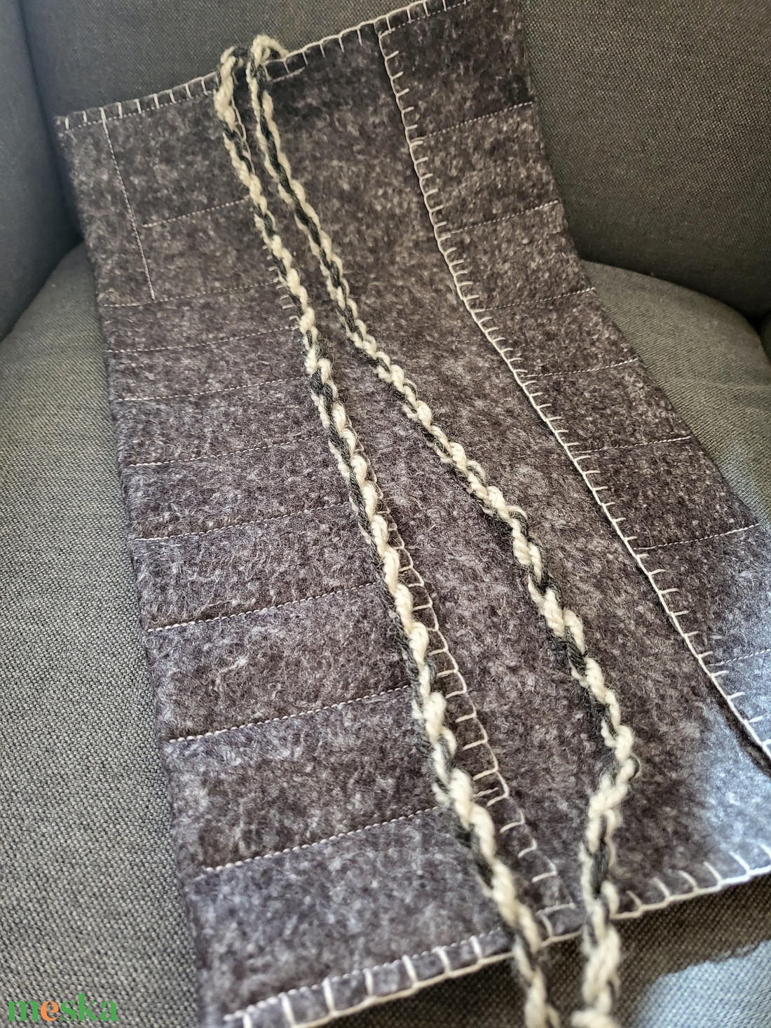 Krétatartó szürke-fehér - otthon & életmód - papír, írószer - tolltartó & ceruzatekercs - Meska.hu