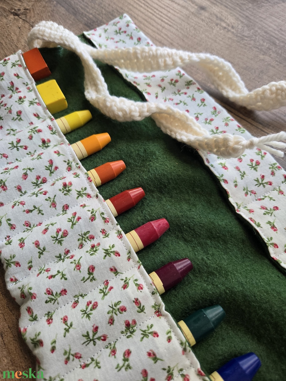 Krétatartó zöld, virágos - otthon & életmód - papír, írószer - tolltartó & ceruzatekercs - Meska.hu