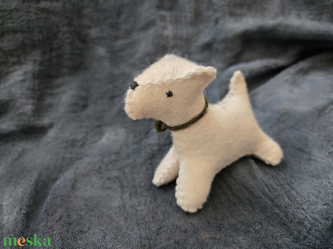 Filc foxi kutya fehér - játék & sport - plüssállat & játékfigura - kutya - Meska.hu Filc foxi kutya fehér - játék & sport - plüssállat & játékfigura - kutya - Meska.hu