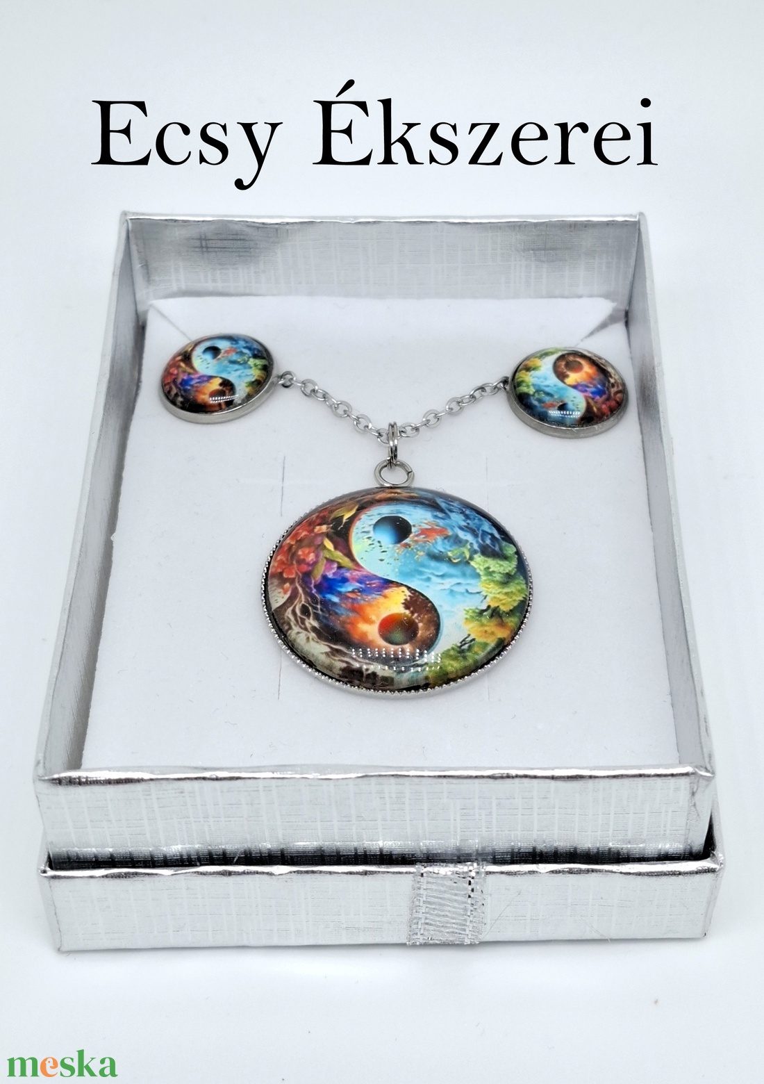 Üveglencsés ékszerek, medál, lánc, fülbevaló ying és yang - ékszer - ékszerszett - Meska.hu Üveglencsés ékszerek, medál, lánc, fülbevaló ying és yang - ékszer - ékszerszett - Meska.hu