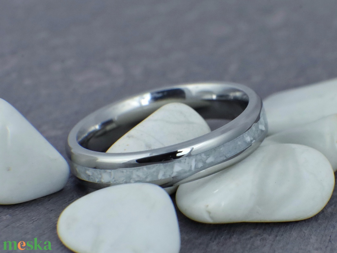 Nemesacél Gyűrű Holdkő És Magnezit Ásványokkal. Vízálló, Karcálló, Anti-Allergén, Egyedi Megrendelésre! - ékszer - gyűrű - kerek gyűrű - Meska.hu