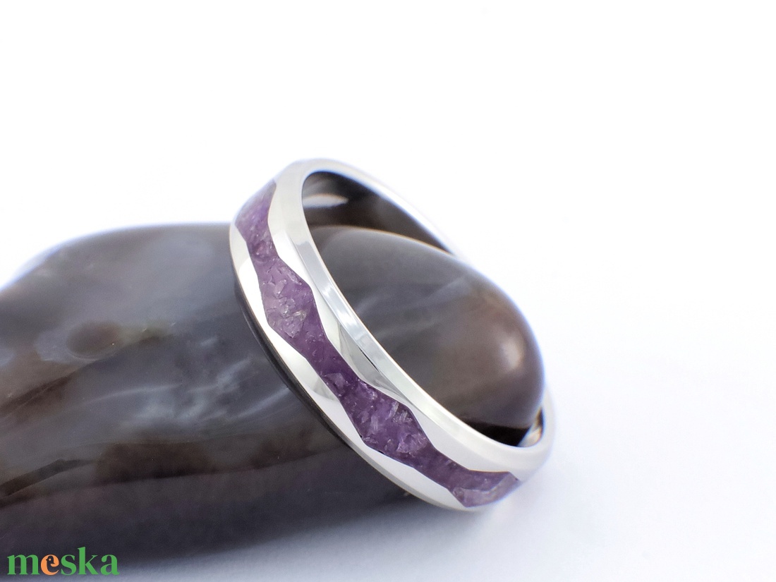 Nemesacél Gyűrű Ametiszt Ásvánnyal. Vízálló, Karcálló, Anti-Allergén, Egyedi Megrendelésre! - ékszer - gyűrű - kerek gyűrű - Meska.hu