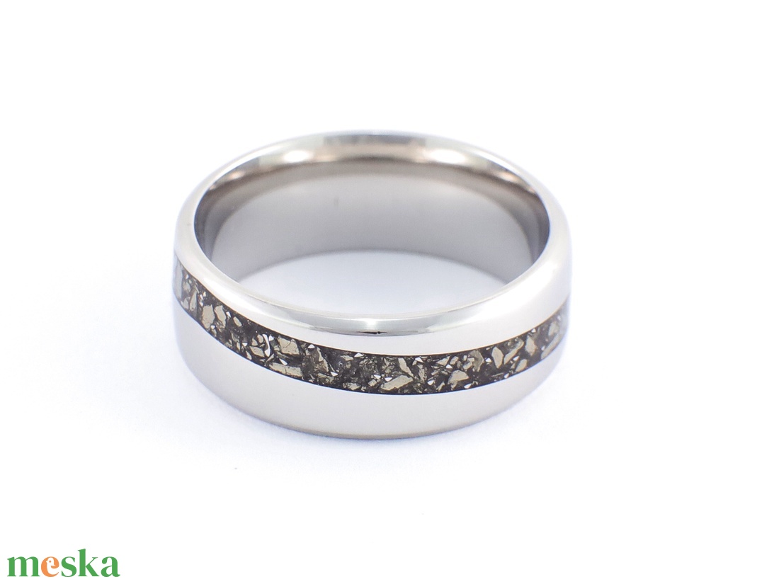 Nemesacél Gyűrű Pirit Ásvánnyal És Fémforgács Darabokkal. Vízálló, Karcálló, Anti-Allergén, Egyedi Megrendelésre! - ékszer - gyűrű - kerek gyűrű - Meska.hu