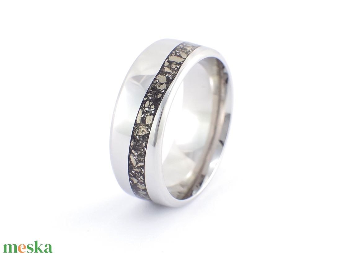 Nemesacél Gyűrű Pirit Ásvánnyal És Fémforgács Darabokkal. Vízálló, Karcálló, Anti-Allergén, Egyedi Megrendelésre! - ékszer - gyűrű - kerek gyűrű - Meska.hu