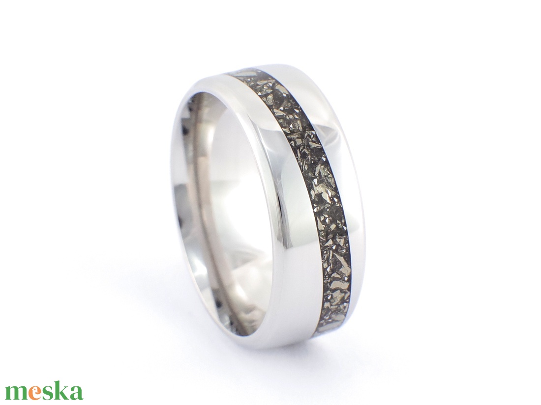 Nemesacél Gyűrű Pirit Ásvánnyal És Fémforgács Darabokkal. Vízálló, Karcálló, Anti-Allergén, Egyedi Megrendelésre! - ékszer - gyűrű - kerek gyűrű - Meska.hu