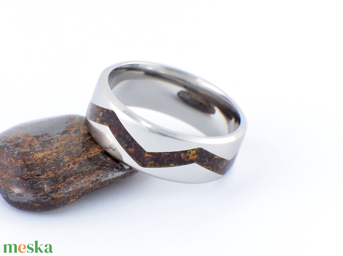 Nemesacél Gyűrű Borostyán Ásvánnyal És Fekete Opállal. Vízálló, Karcálló, Anti-Allergén, Egyedi Megrendelésre! - ékszer - gyűrű - kerek gyűrű - Meska.hu